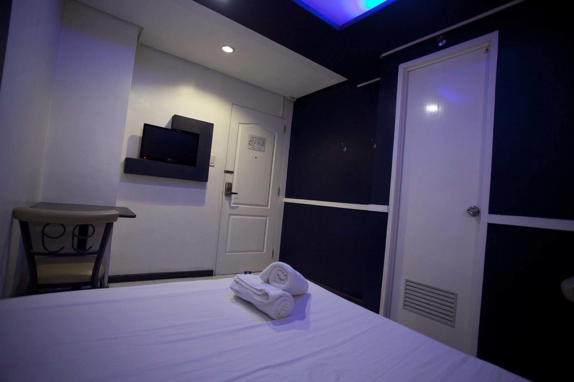 Hotel 99 Cubao Quezon City Ngoại thất bức ảnh