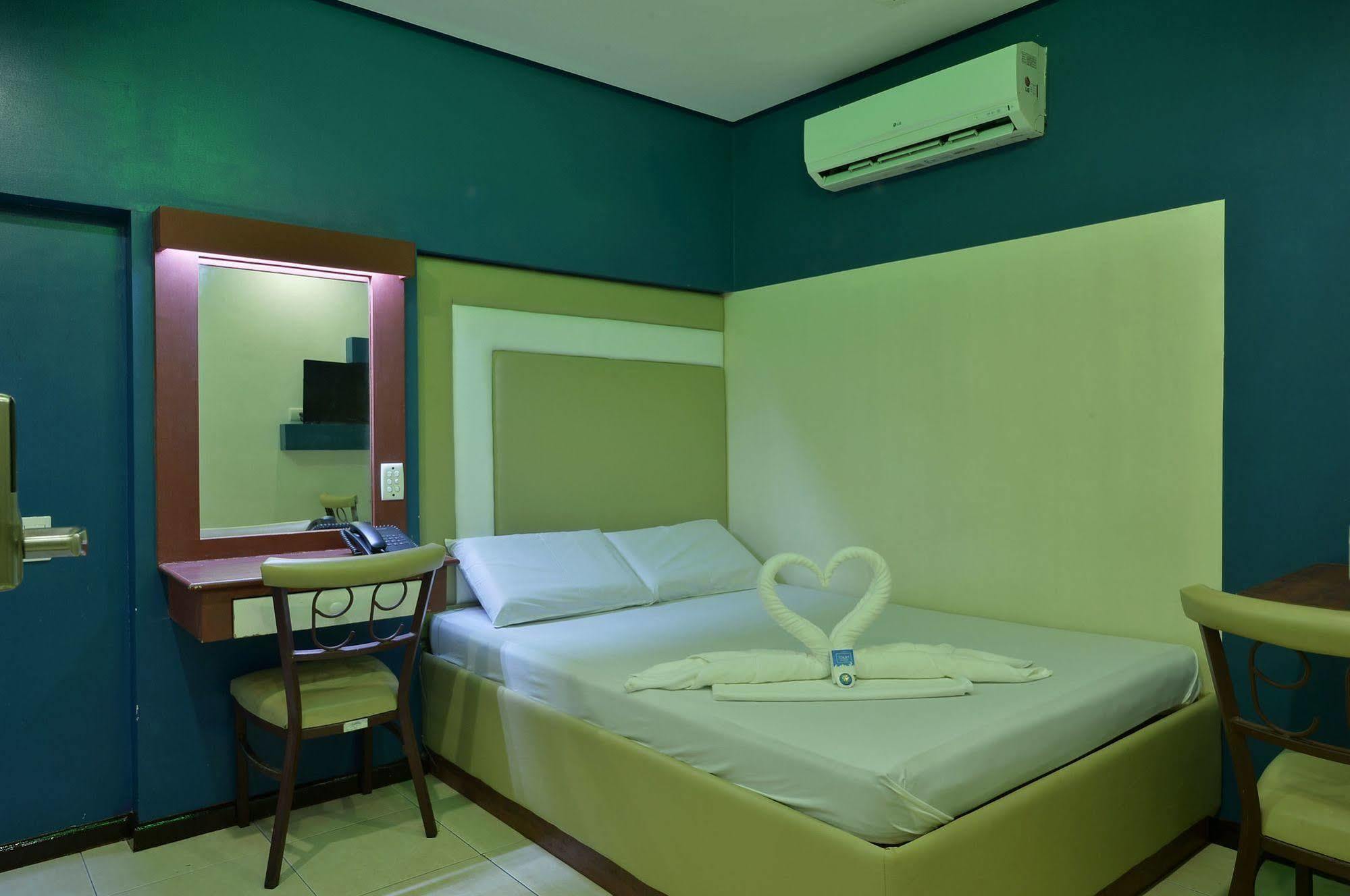 Hotel 99 Cubao Quezon City Ngoại thất bức ảnh