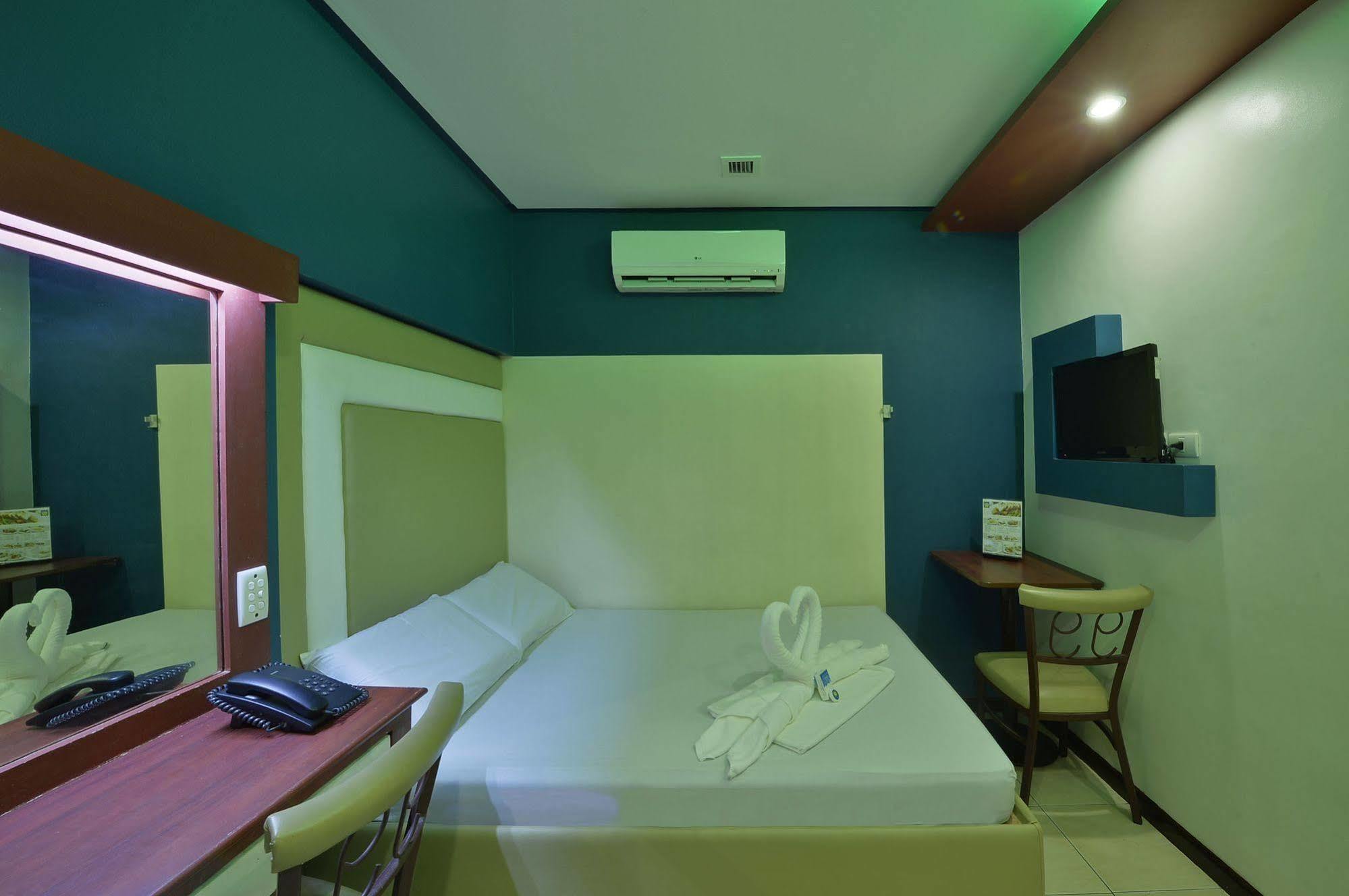 Hotel 99 Cubao Quezon City Ngoại thất bức ảnh